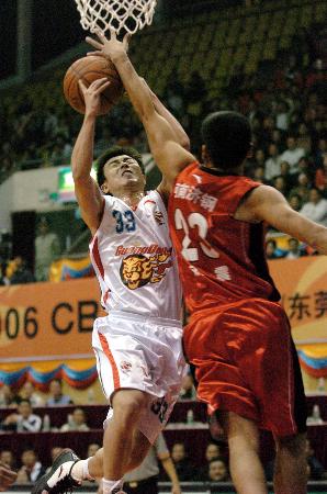 艾维和哈里斯复出！活塞VS雄鹿首发：康宁汉姆大战罗林斯