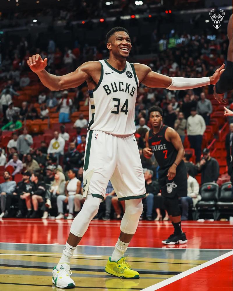 2016 荣耀致敬：全联盟球员在比赛中佩戴黑纱，纪念费尔南德斯