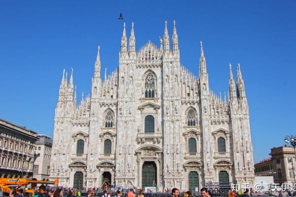 距离历史首进世界杯仅一步之遥！佛得角球迷赛后冲场庆祝