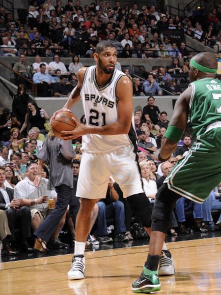 伤病无碍！徐杰兜出来迎着防守 坚决出手超远三分一箭穿心！