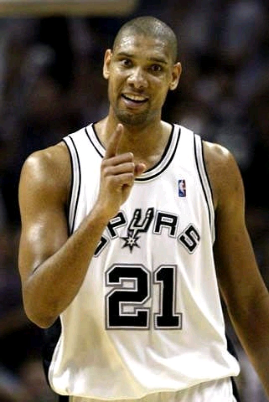 勇士主场力克雄鹿 库里31分领衔全队 双星合璧布阵显威