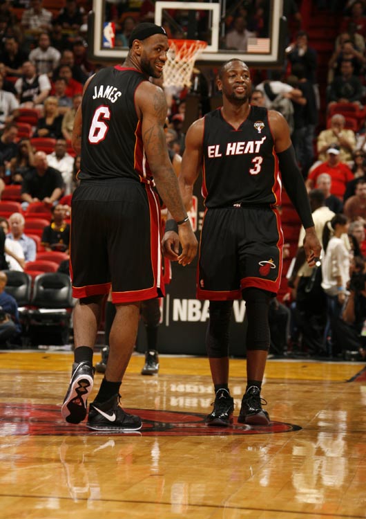 篮球勇士官方宣布签下新秀后卫