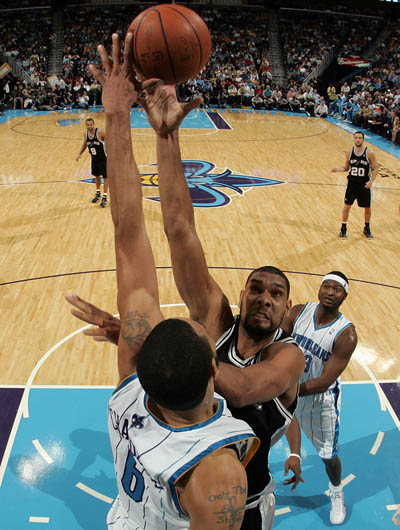 欧文连续突破得分，全队士气高涨