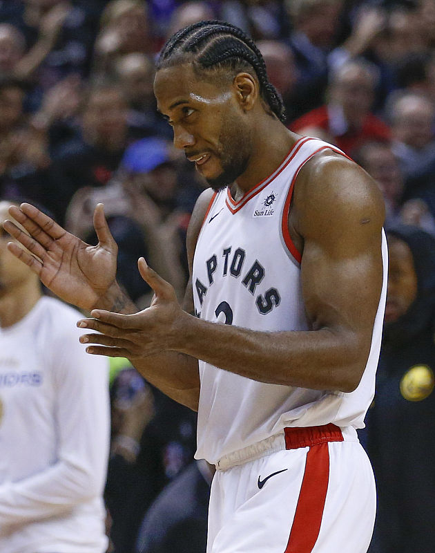 麦克阿瑟FCvs大埔亚冠赛前为香港大埔火灾遇难者...